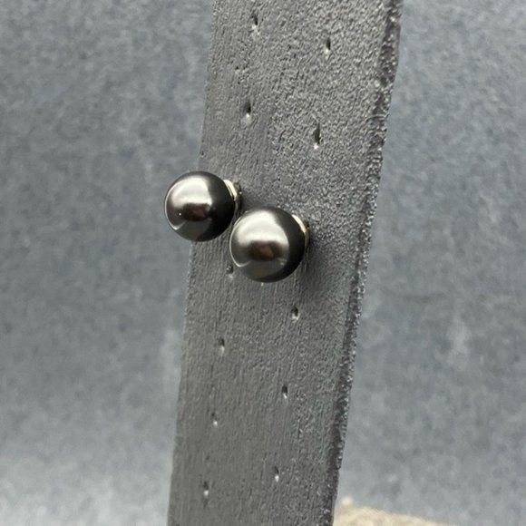 Pierced Stud Earrings Gunmetal Gray Black Metallic Pearlescent Round Classic - Picture 3 of 5